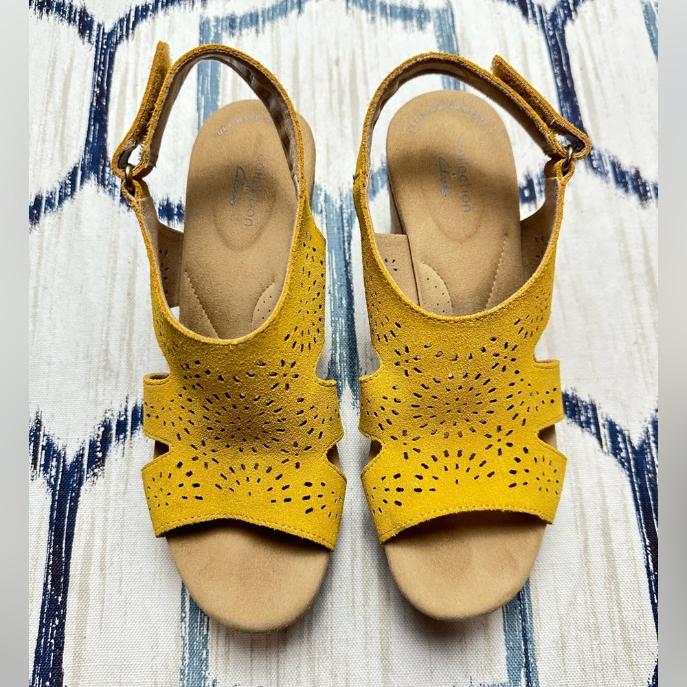 Clarks Yellow Sandals - Picture 4 of 7